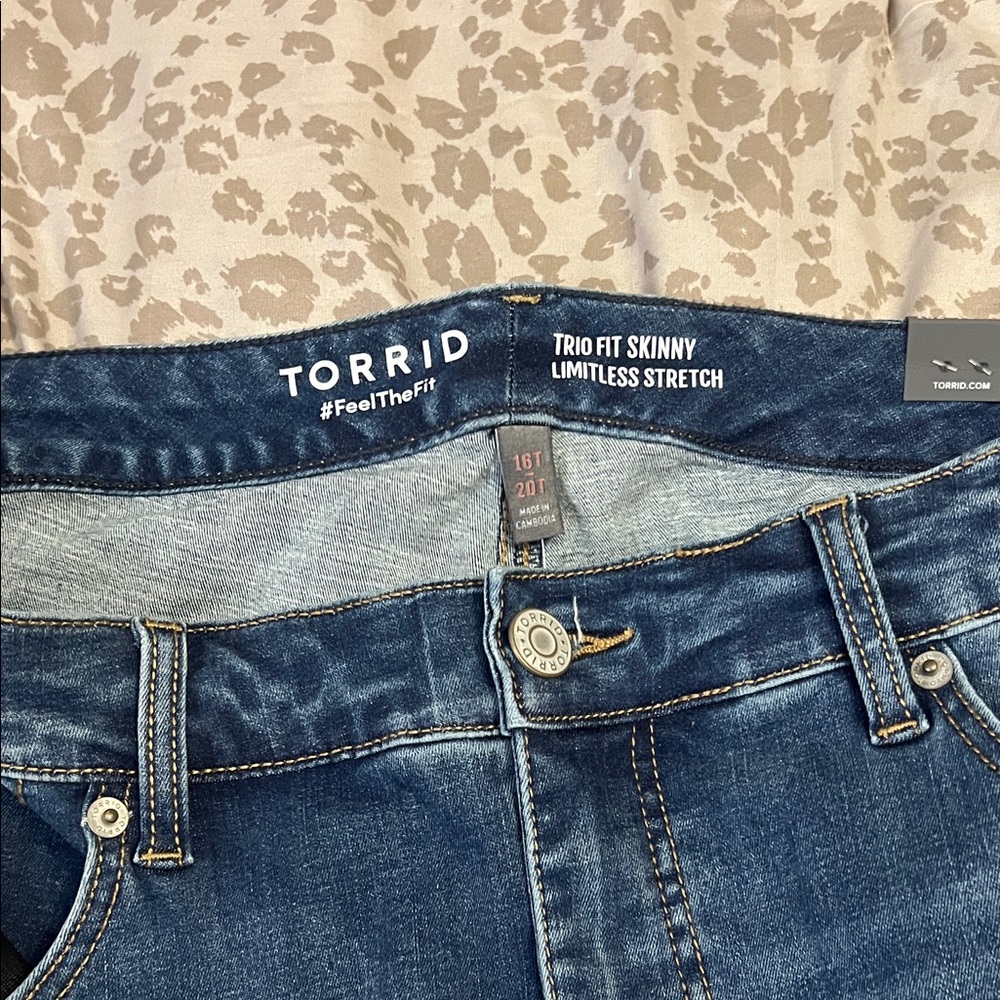 Torrid Women's Classic Blue Skinny Jeans - Picture 2 of 5